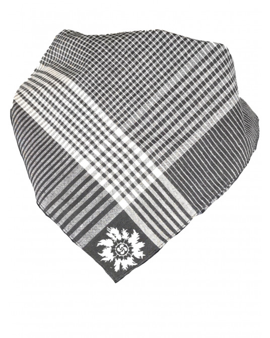 Pañuelo de Eguzkilore cuadros negro